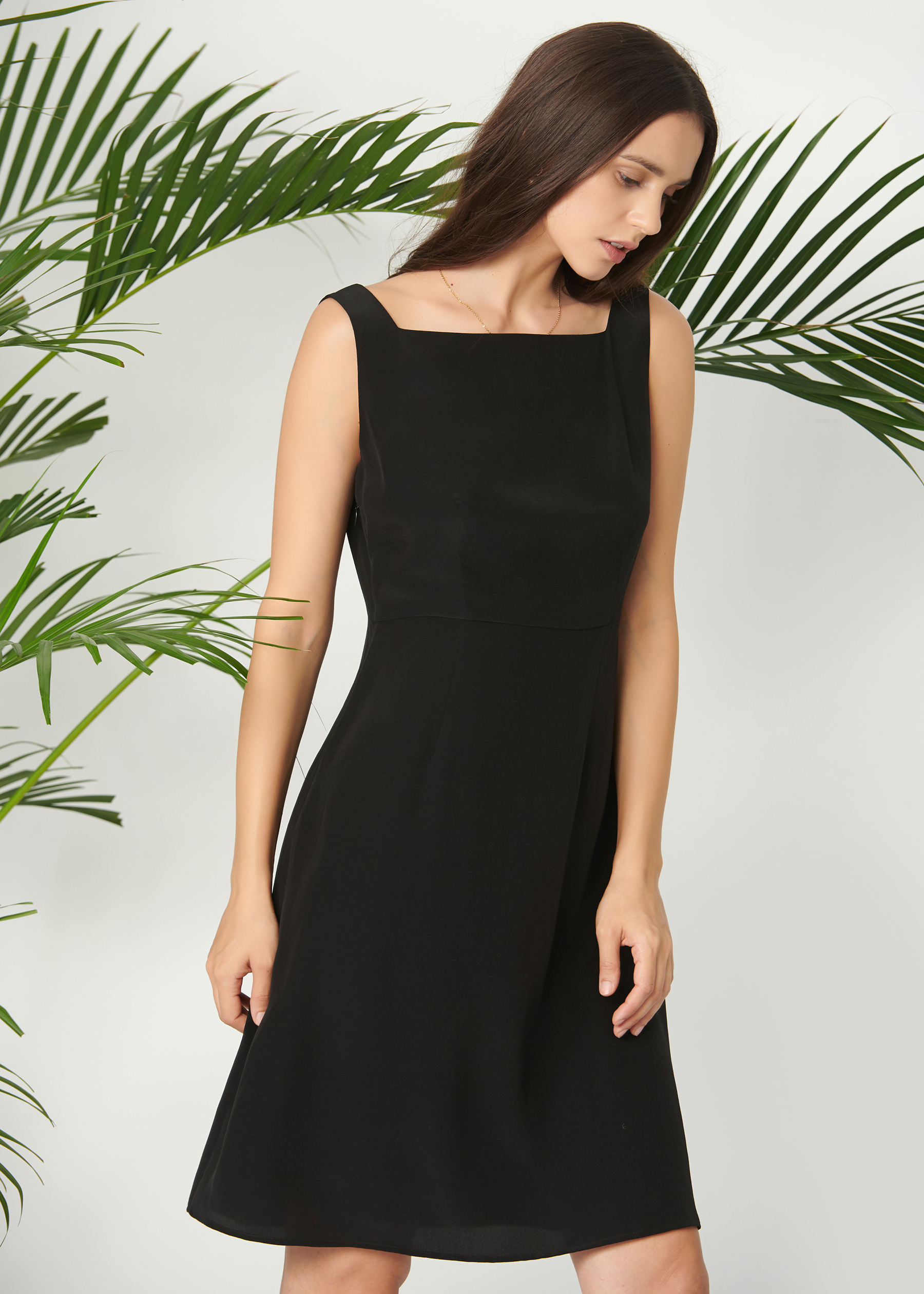 Boat neck best sale black dress