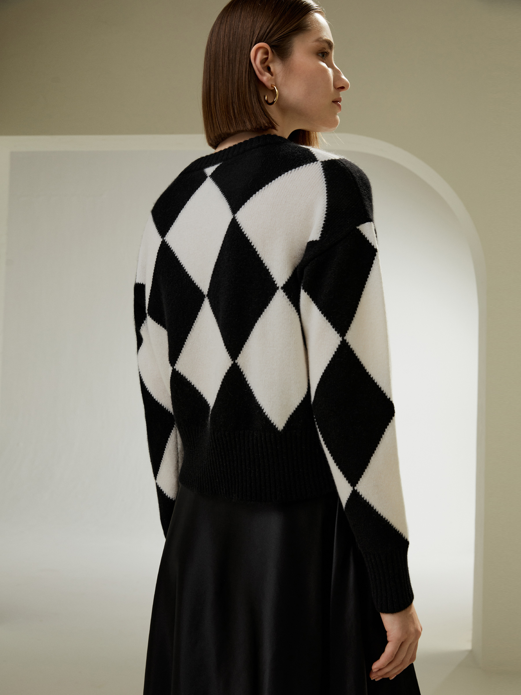 Black and clearance white cashmere sweater